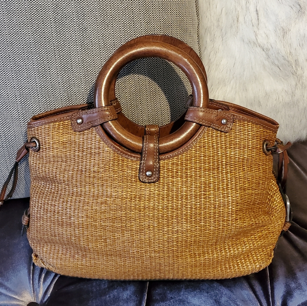 Elegant Tan Woven Handbag with Wooden Handles